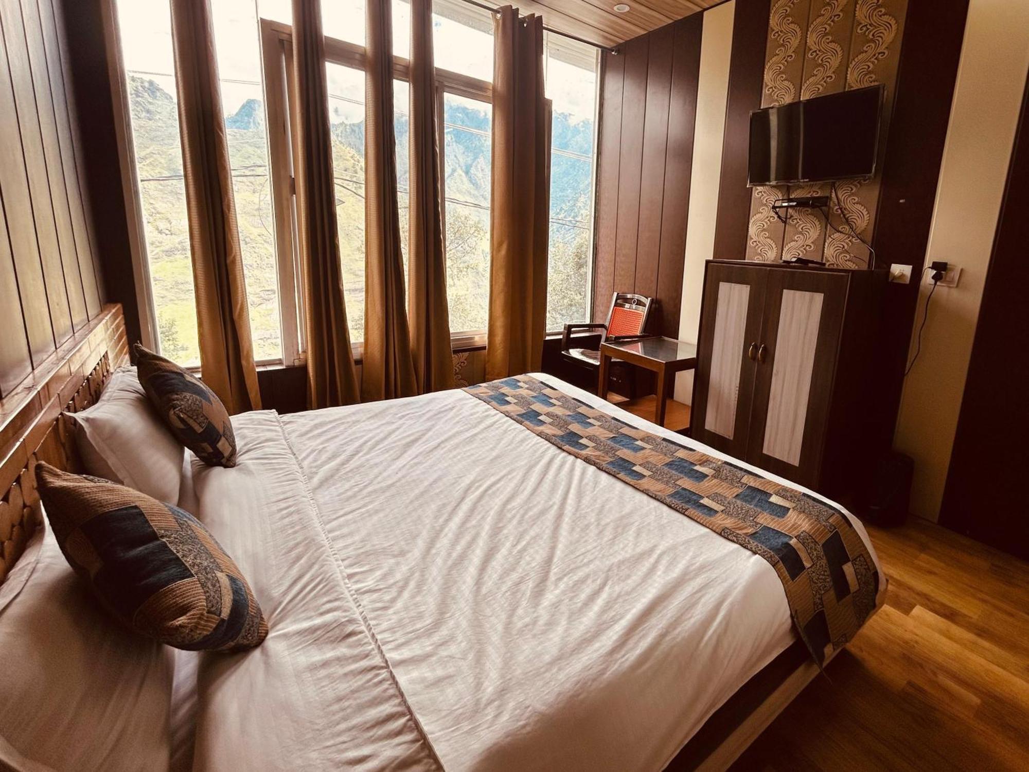 Sleeping Beauty Hotel Moutain View Property Joshīmath Esterno foto