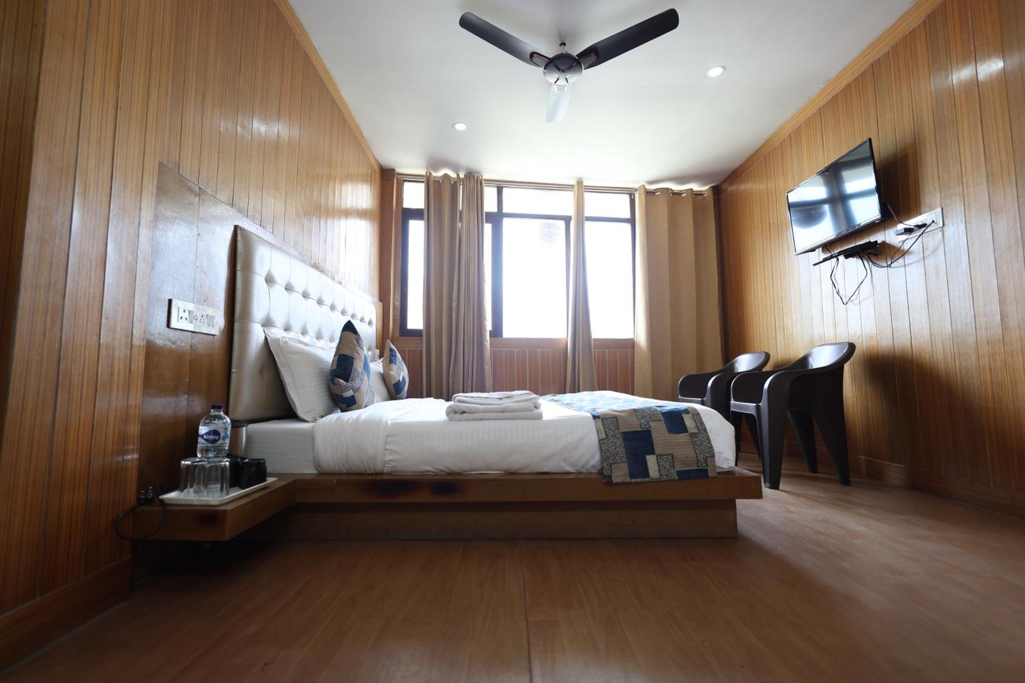 Sleeping Beauty Hotel Moutain View Property Joshīmath Esterno foto