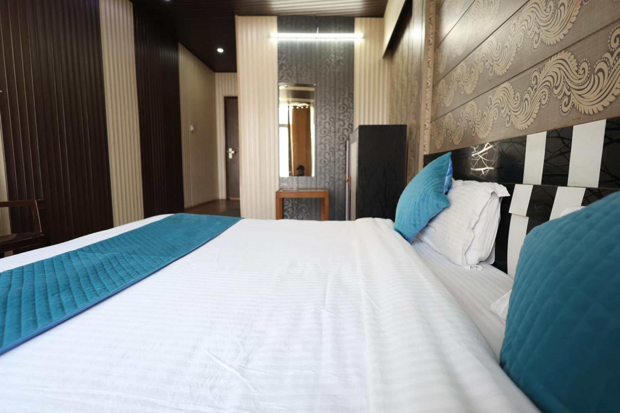 Sleeping Beauty Hotel Moutain View Property Joshīmath Esterno foto