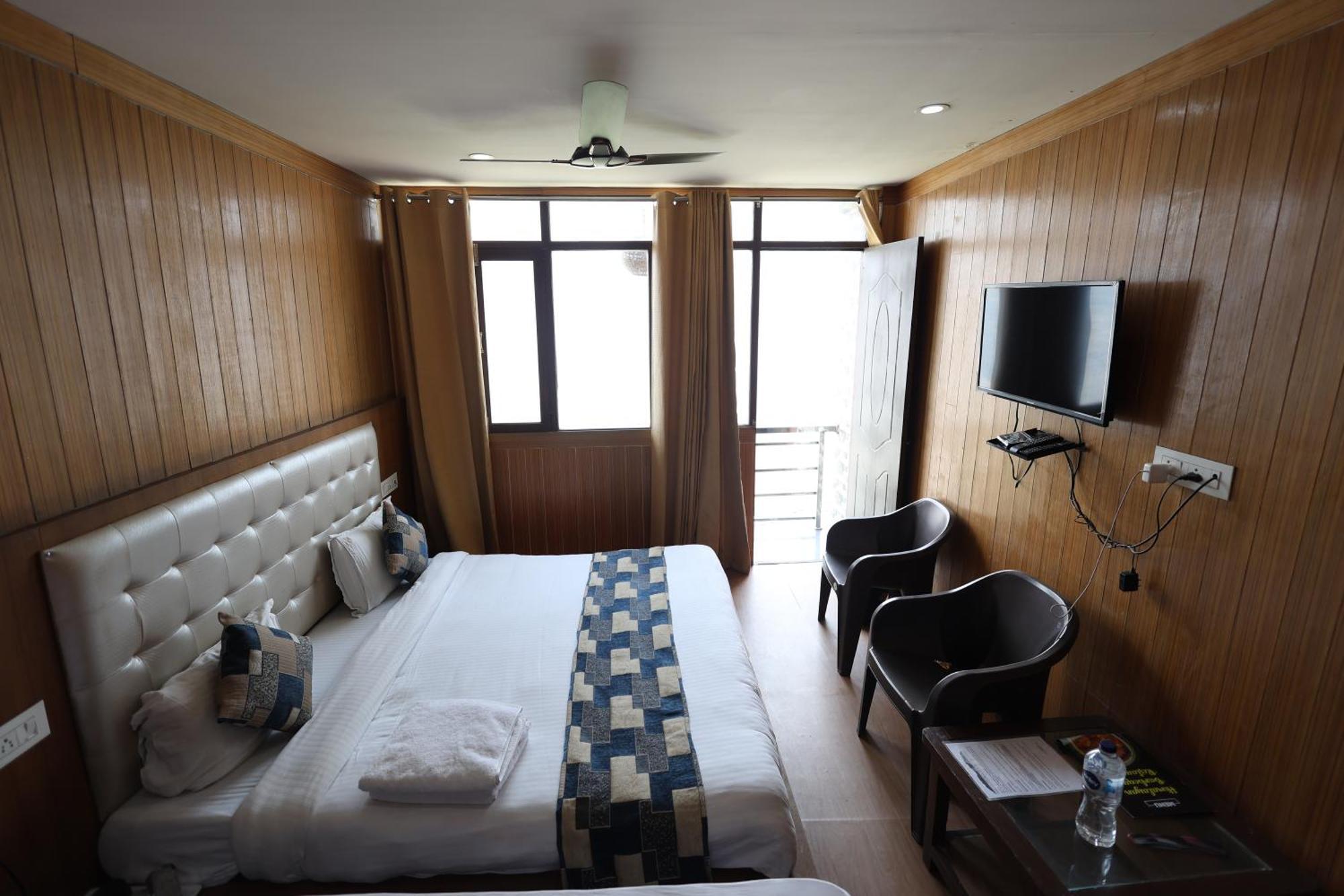 Sleeping Beauty Hotel Moutain View Property Joshīmath Esterno foto